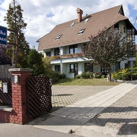 Dominika Apartman Hotel Boedapest Buitenkant foto