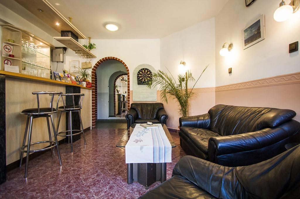 Dominika Apartman Hotel Boedapest Buitenkant foto