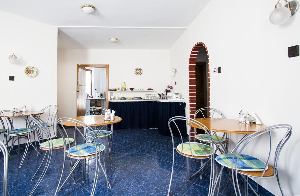 Dominika Apartman Hotel Boedapest Buitenkant foto