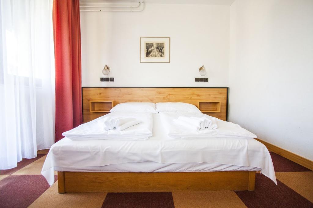 Dominika Apartman Hotel Boedapest Buitenkant foto