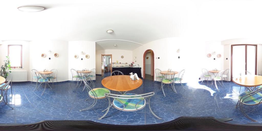 Dominika Apartman Hotel Boedapest Buitenkant foto