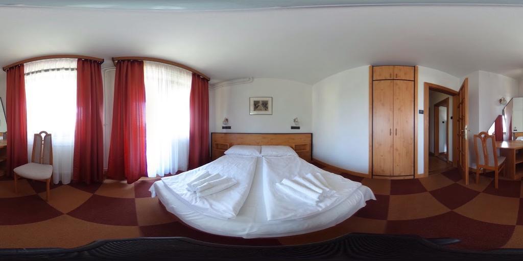 Dominika Apartman Hotel Boedapest Buitenkant foto